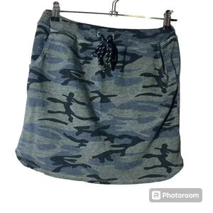 Sundry For Camo Saturday Skirt stretchy with pockets  size 0